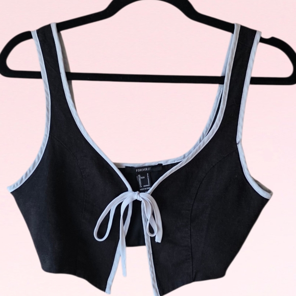 Forever 21 Tops - Forever 21 Black and White Trim Crop Top